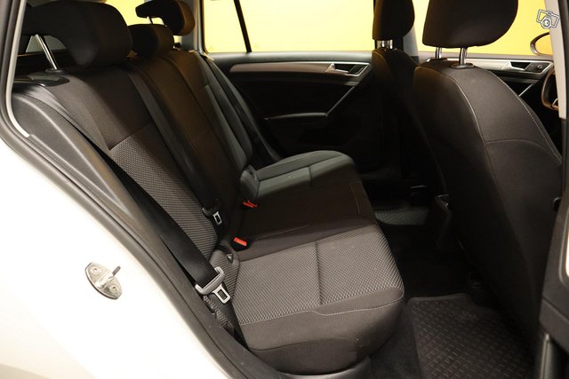 Volkswagen Golf 12