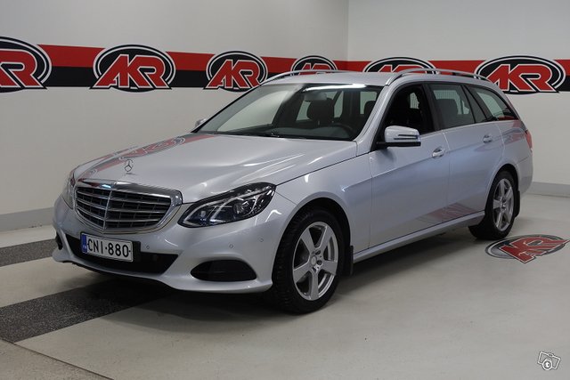 MERCEDES-BENZ E
