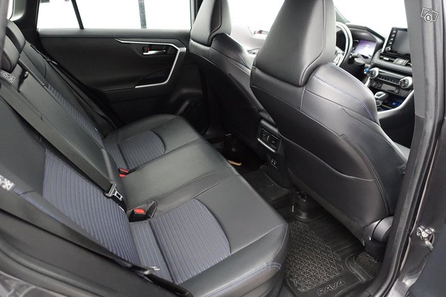 Toyota RAV4 12