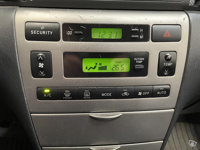 Toyota Corolla 16