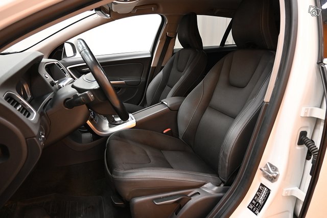 Volvo V60 12