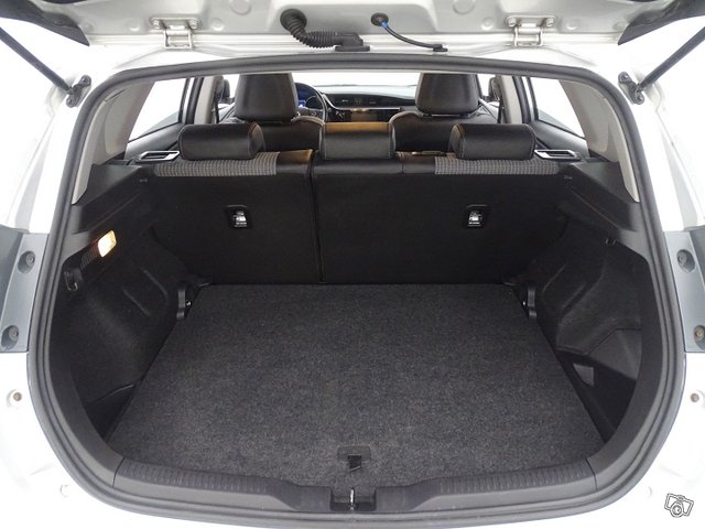 Toyota Auris 15