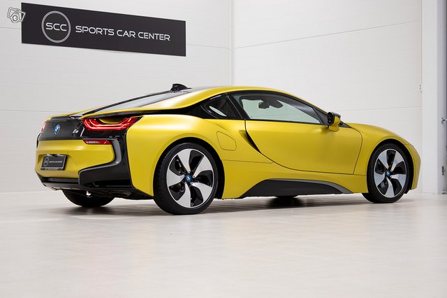 BMW I8 12