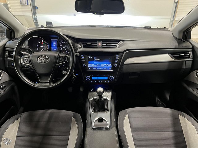 Toyota Avensis 21