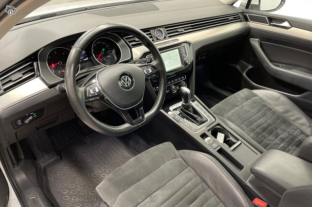 VOLKSWAGEN PASSAT 8