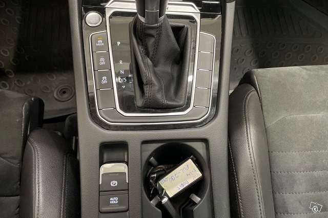 VOLKSWAGEN PASSAT 17