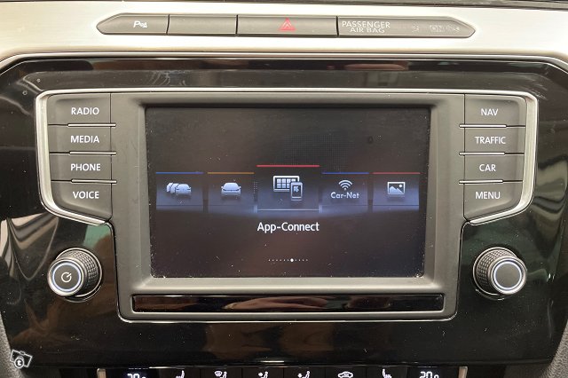 VOLKSWAGEN PASSAT 23