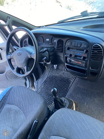 Hyundai H-1 12
