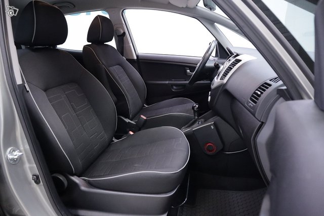 Kia Venga 10