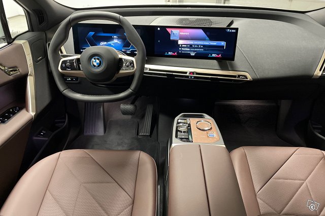 BMW IX 8
