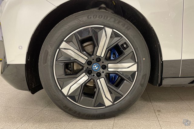 BMW IX 11