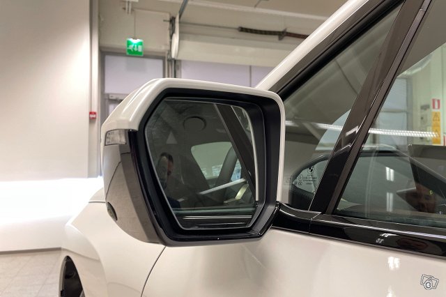 BMW IX 16