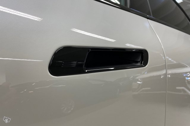 BMW IX 18