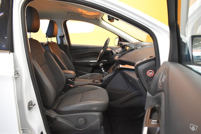 Ford Kuga 9