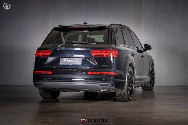 Audi Q7 4