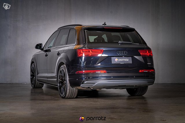 Audi Q7 6