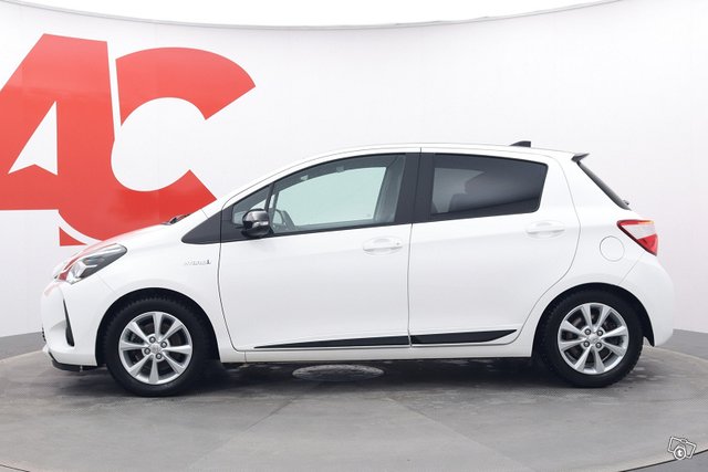 TOYOTA Yaris 2