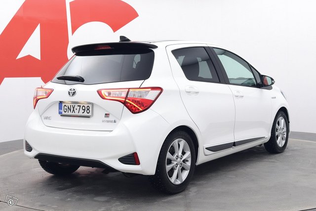 TOYOTA Yaris 5