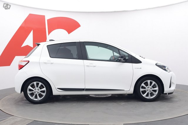 TOYOTA Yaris 6