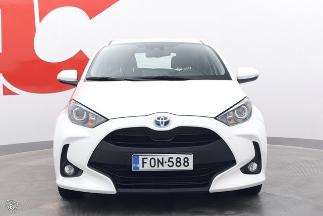 Toyota Yaris 8