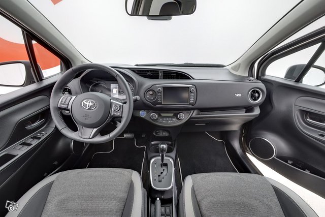 Toyota Yaris 6