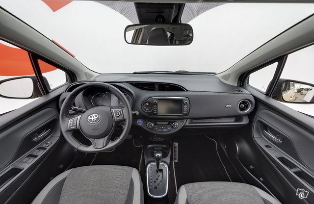 TOYOTA Yaris 17