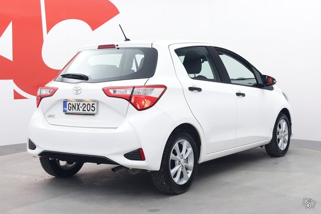 TOYOTA Yaris 5