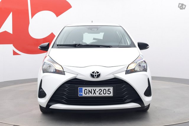 TOYOTA Yaris 8