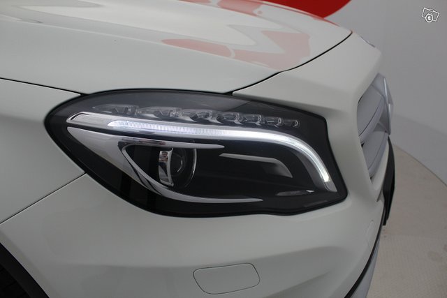 Mercedes-Benz GLA 18