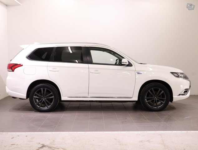 Mitsubishi Outlander PHEV 3