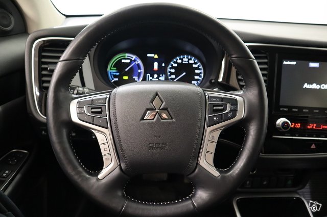 Mitsubishi Outlander PHEV 10