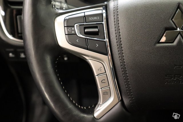 Mitsubishi Outlander PHEV 12