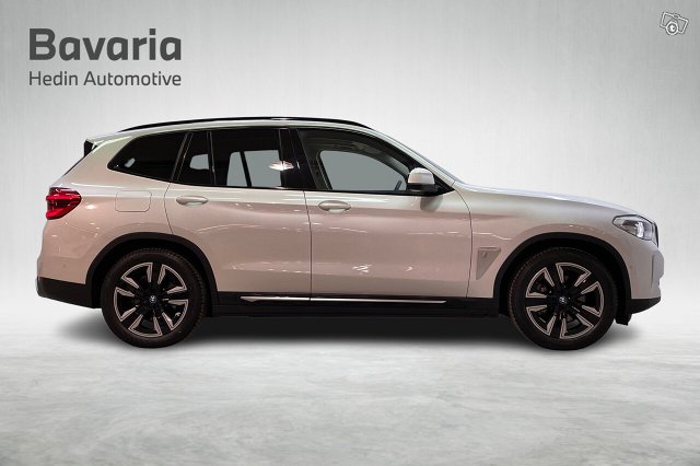BMW IX3 7