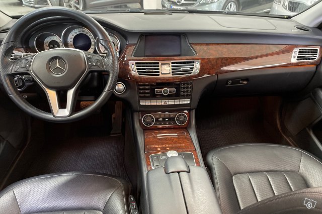 Mercedes-Benz CLS 8