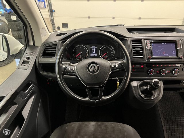 Volkswagen Caravelle 24