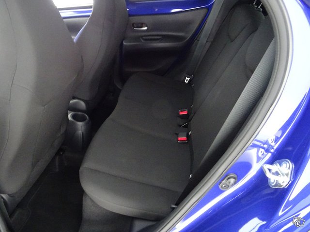 Toyota Aygo X 13