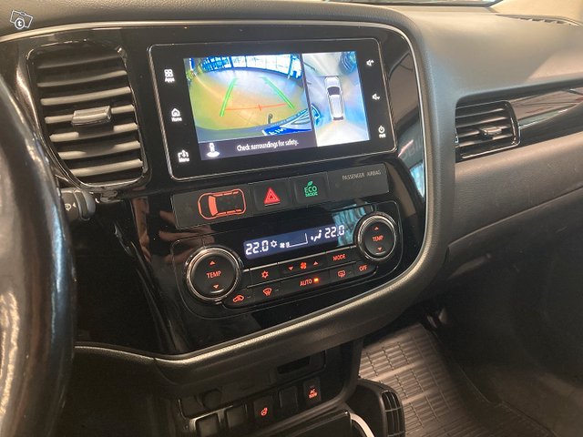 MITSUBISHI OUTLANDER PHEV 19