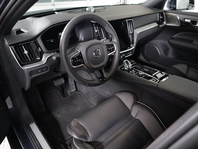 Volvo V60 9
