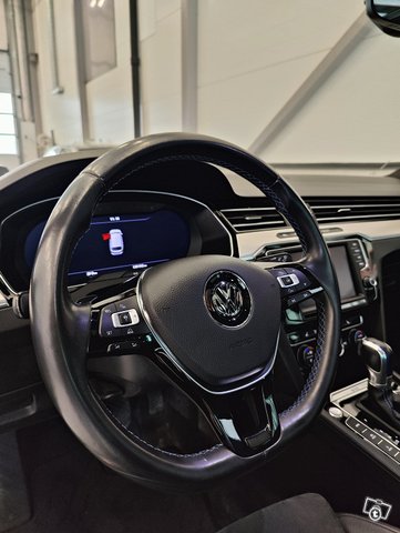 Volkswagen Passat 9