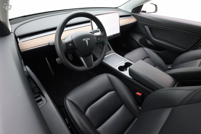 Tesla Model 3 7