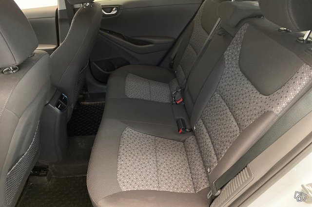 Hyundai IONIQ PLUG-IN 8
