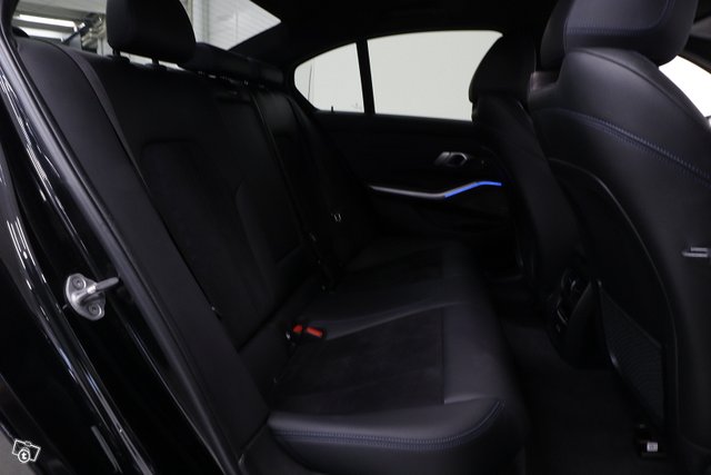 BMW 3-SARJA 11
