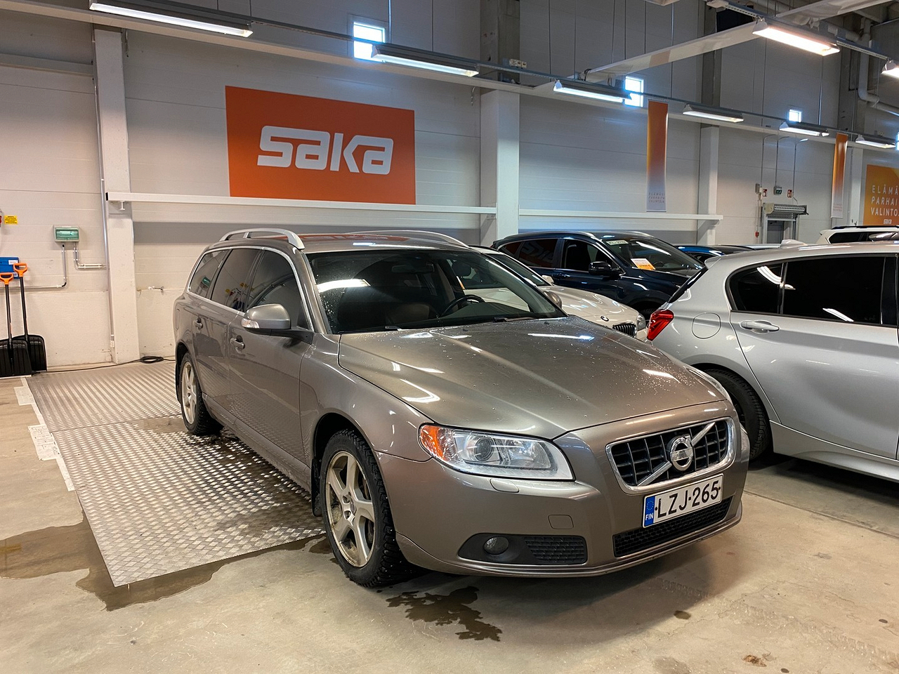 Volvo V70 D5 AWD Summum Taksi aut * Suomi-auto / Muistipenkki /  Nahkasisusta / Xenon * | Myydään | Tori Autot | Tori