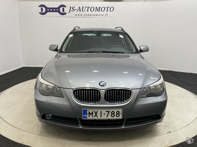 BMW 523 8