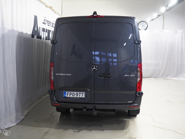 Mercedes-Benz Sprinter 8