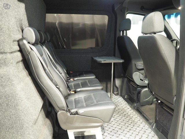 Mercedes-Benz Sprinter 11