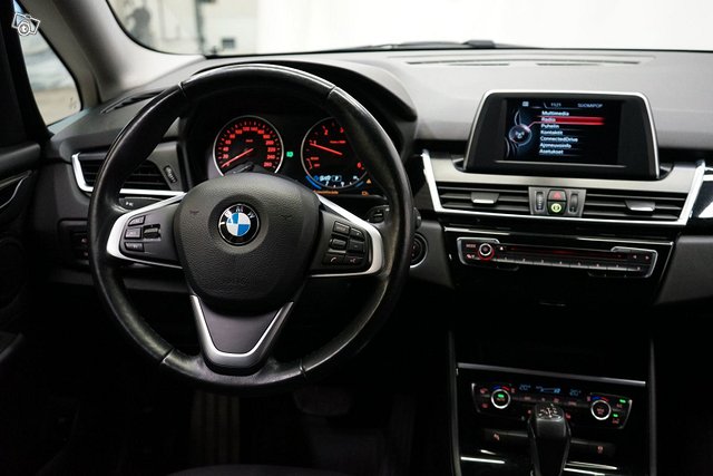 BMW 218 15
