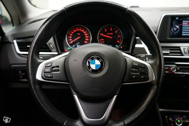 BMW 218 23