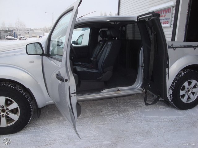 Nissan Navara 3