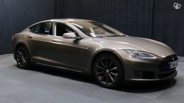 Tesla Model S 5